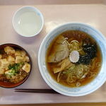 目黒区役所 レストラン - ラーメン　330円　+　ミニ丼　350円