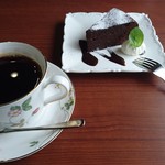 カフェ アイコ - エクセレントブレンドとガトーショコラのケーキセット