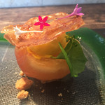 カイノヤ - 桃のコンポート、マンゴーのジェラート、砂糖のチュイール