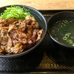 カルビ丼とスン豆腐専門店 韓丼 - 『カルビ丼』&『ワカメスープ』 590円！ 