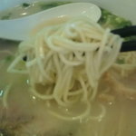 麺屋 菜々兵衛 - 【2010年10月】鶏白湯 塩　の麺のアップ。食感いいっす。