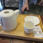 Starbucks - 友人の頼んだお茶はティーポットに入ってサービスされました・・日本もそうだったかな？
            
             此処で一休み、体力を回復させて再び最後の市内散策に出かけました。
            