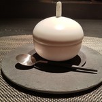 エクアトゥール - 青林檎のソルベ 桂花陳酒のジュレ ヨーグルト パッションフルーツのソース
      
      