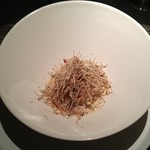 エクアトゥール - オマール海老のポワレ フカヒレ サマートリュフ 白ワインのソースで
      