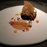 エクアトゥール - 
      水蛸のブレゼ ハープを和えたホワイトアスパラ 魚介のチュイル イカ墨のソースで
      