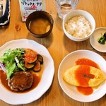 Kicchin Do Kafe Efu - 本日のランチ 800円
                        ハンバーグ・チーズオムレツ・トマトズッキーニソテー