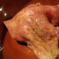 よろにく - シルクロースで１口サイズのご飯をのまいて