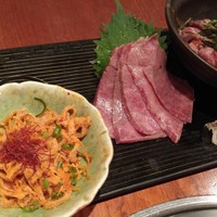 よろにく - 冷製盛り合わせ　本日の炙り　ぶつ切り　白センマイ
                  
