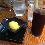 屯 かおす - アイスコーヒーとマンゴアイス