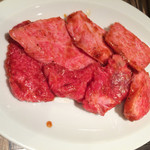 焼肉 ジャンボ - カルビ¥1,250