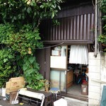 セキノ商店 - お店入り口です。私は車での訪問のため、最寄りの駅が不明です。王子の駅からは歩いて20分ぐらい、王子の駅から出ているバスで10分ぐらいだとか・・。