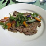 Chai's Waikiki Hawaiian Fusion - 牛肉のサラダ