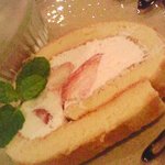 ビストロ パザパ - イチゴのロールケーキ