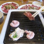 一力 - グリルの奥が、コスズメ達用のカルビ