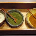 京まる - 串揚げ用の3種の調味料。「塩・抹茶塩・カレー塩」