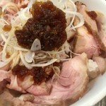 麺屋りゅう - 週替わり丼（レアチャーシュー丼 オニオンソースがけ）（アップ）