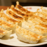 焼餃子 (¥290)、にら・にんにく入り 焼餃子 (¥290)