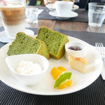CAFE RIMOTAIL - 抹茶シフォンケーキとカフェラテ