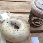 Island Vintage Coffee - ベーグルとフローズンコーヒー