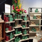 Tommy Bahama Restaurant, Bar & Store - 