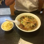 上海亭 - きくらげ肉麺 850円 茶碗一杯のチャーハン付きで結構美味しい！デザート無しは寂しい