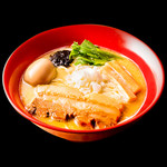 りょう花 - 鶏白湯味玉らー麺　890円（税別）