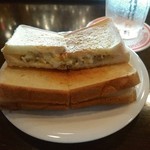 ホワイトラベル - 今日の玉子サンドはハーブ入り〜♪