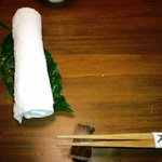 出町ろろろ - 葉っぱのおしぼり受け。　めっちゃ可愛いです♪