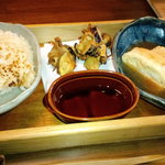 出町ろろろ - ご飯の重。