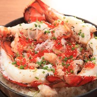 和えに名物！！！オマール海老とズワイガニの炊きたて炊き込みご飯 いくらのせ