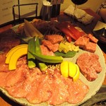 BAKURO - 焼肉盛り合わせ