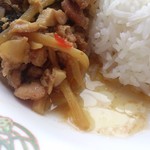 タイ国料理 ゲウチャイ - ・ゲウチャイセット　鶏肉のバジル炒めご飯　油っぽい