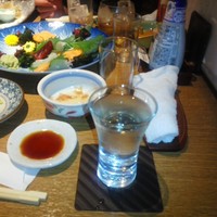 みちのく - 地酒は日高見　つまみは刺身盛り合わせ