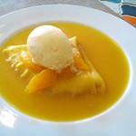 アトリエコータ - クレープシュゼット・・・クレープは扇形