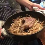 クッチーナ イタリアーナ ガッルーラ - ◆carne。secondi piatti プリフィクス
      仔羊の藁焼き。フルーツトマトと季節野菜のバーミキュラ仕立て。バーニャカウダのサルサ。2名様より。