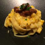 クッチーナ イタリアーナ ガッルーラ - ◆パスタ。purimi piatti プリフィクス
       タリアテッレ。愛知県産味来コーンサルサ。
      豊橋産あいち鴨腿肉のラグーとゴルゴンゾーラ。 