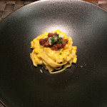 クッチーナ イタリアーナ ガッルーラ - ◆パスタ。purimi piatti プリフィクス
       タリアテッレ。愛知県産味来コーンサルサ。
      豊橋産あいち鴨腿肉のラグーとゴルゴンゾーラ。 