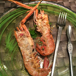 クッチーナ イタリアーナ ガッルーラ - ◆前菜。antipasto1
      「三河産天然赤座海老」と白桃のサラダ。