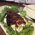 Takoya Ni Kumi - 食べる多幸ラー油とうふのサラダ。