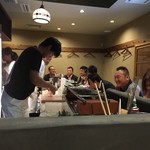 あてまき喜重朗 - 炭の前に座ると焼き物のいい匂いがたまりません。