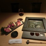 Sumibiyakiniku Nanohana - 炭火で焼いて、４種類のお味で頂きます。赤ワインと共に☆