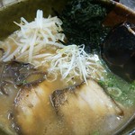 まん吉 - 海苔が珍しいラーメン半チャンセット８５０円