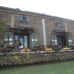 小樽倉庫No.1 - 運河から