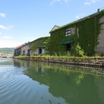 小樽倉庫No.1 - 運河から