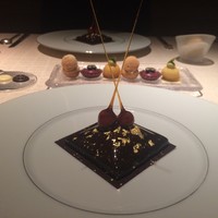 ベージュ アラン・デュカス 東京 - カレ・シャネル