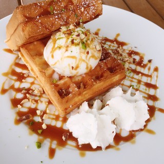 SoRa cafe feat.waffle cafe Sign_2