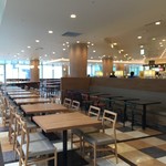 魚とと - フードコート店内