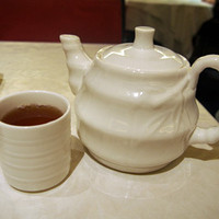 天厨菜館 渋谷店 - お茶はポットで（無料）