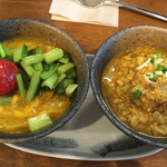 初台スパイス食堂 和魂印才たんどーる - 鶏ひき肉とナンコツのキーマカレー
      カボチャと豆のカレー 野菜のせ
      1,100円
