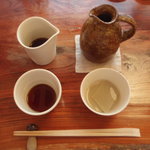 きぬたや - サービス？、そばの端が来ました。見た目でも三種類が分かりました。